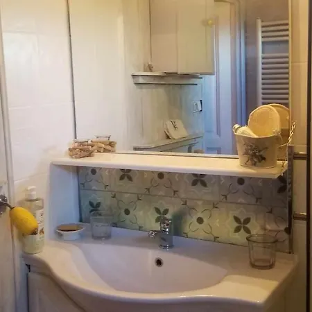 Semesterbostad Maison Typique Normande- Le Du Bleu Illeville-sur-Montfort